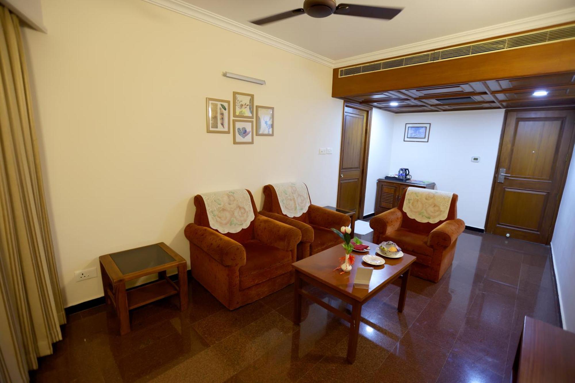 Breeze Residency Hotel Tiruchirappalli Bagian luar foto