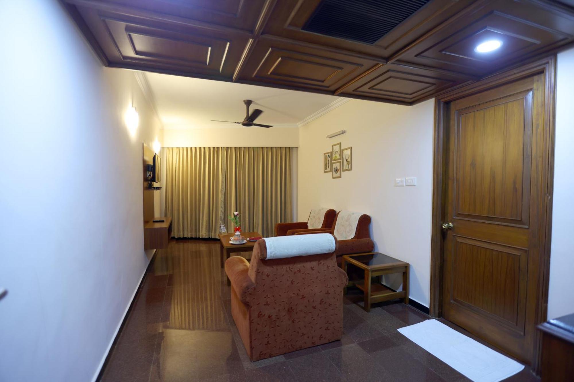 Breeze Residency Hotel Tiruchirappalli Bagian luar foto