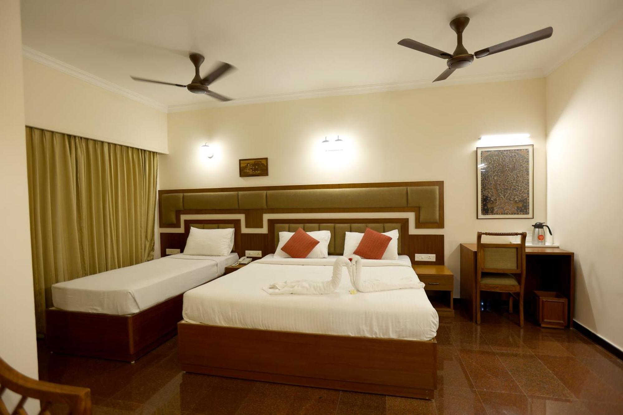 Breeze Residency Hotel Tiruchirappalli Bagian luar foto