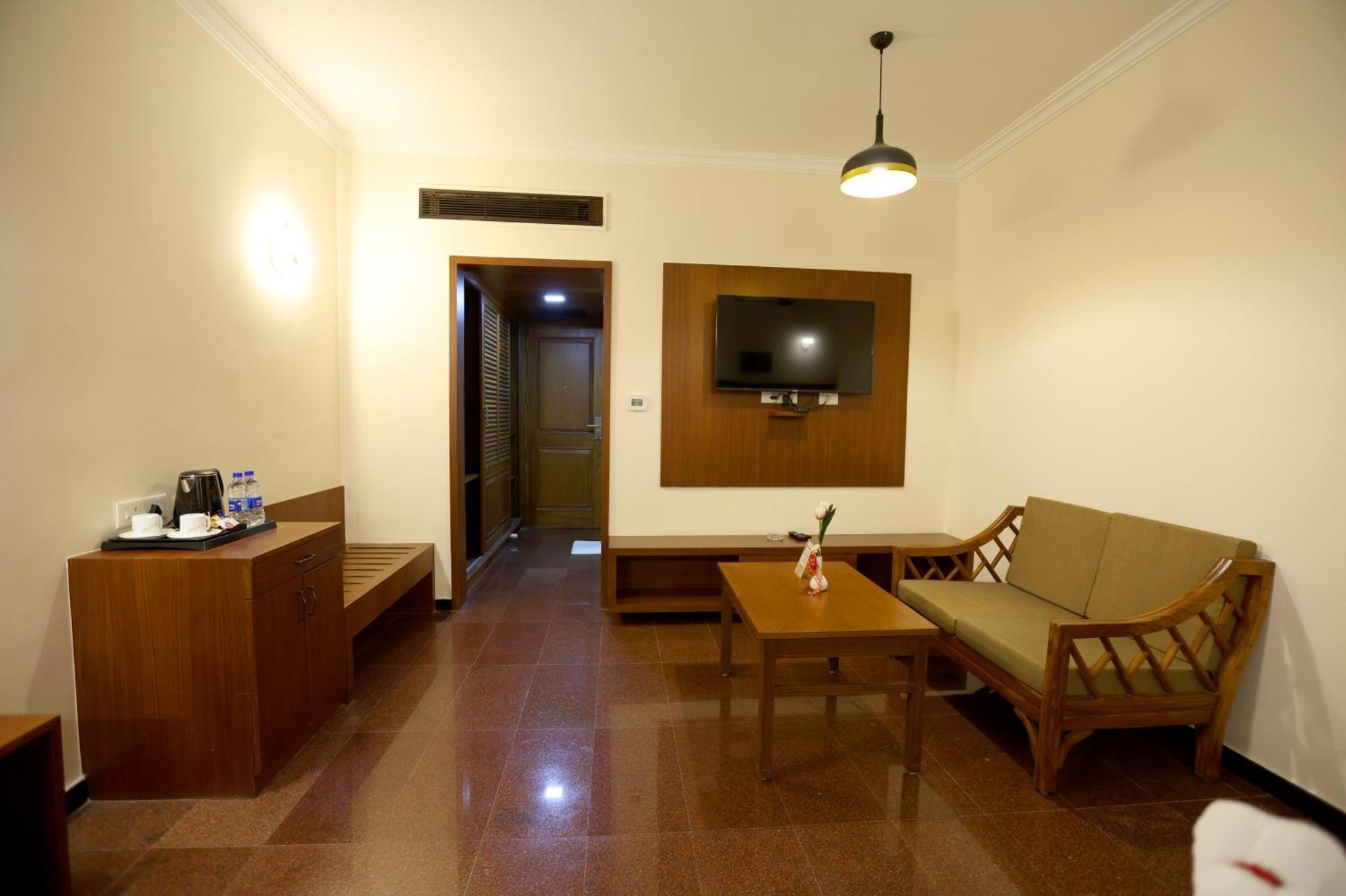 Breeze Residency Hotel Tiruchirappalli Bagian luar foto