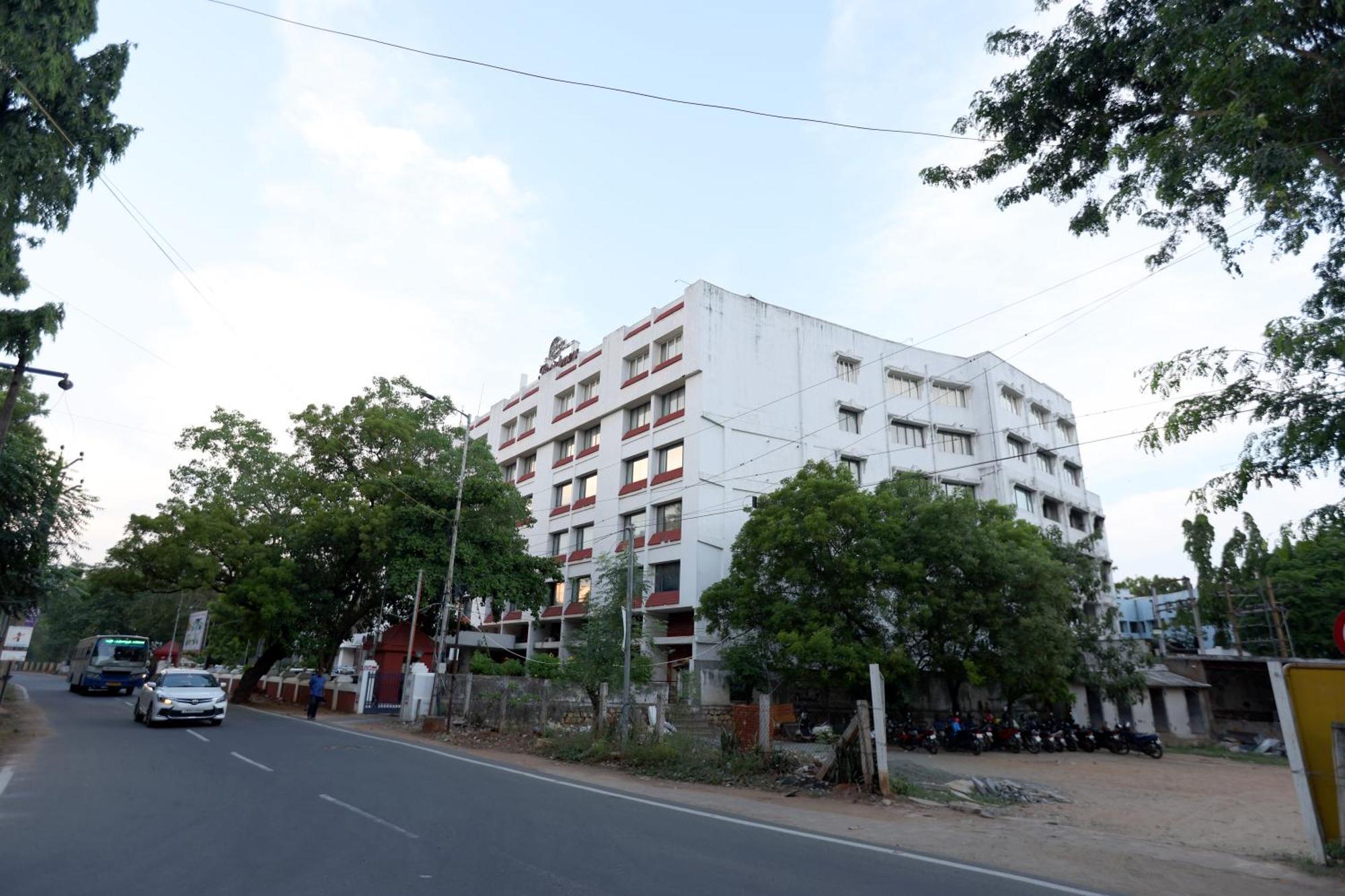 Breeze Residency Hotel Tiruchirappalli Bagian luar foto